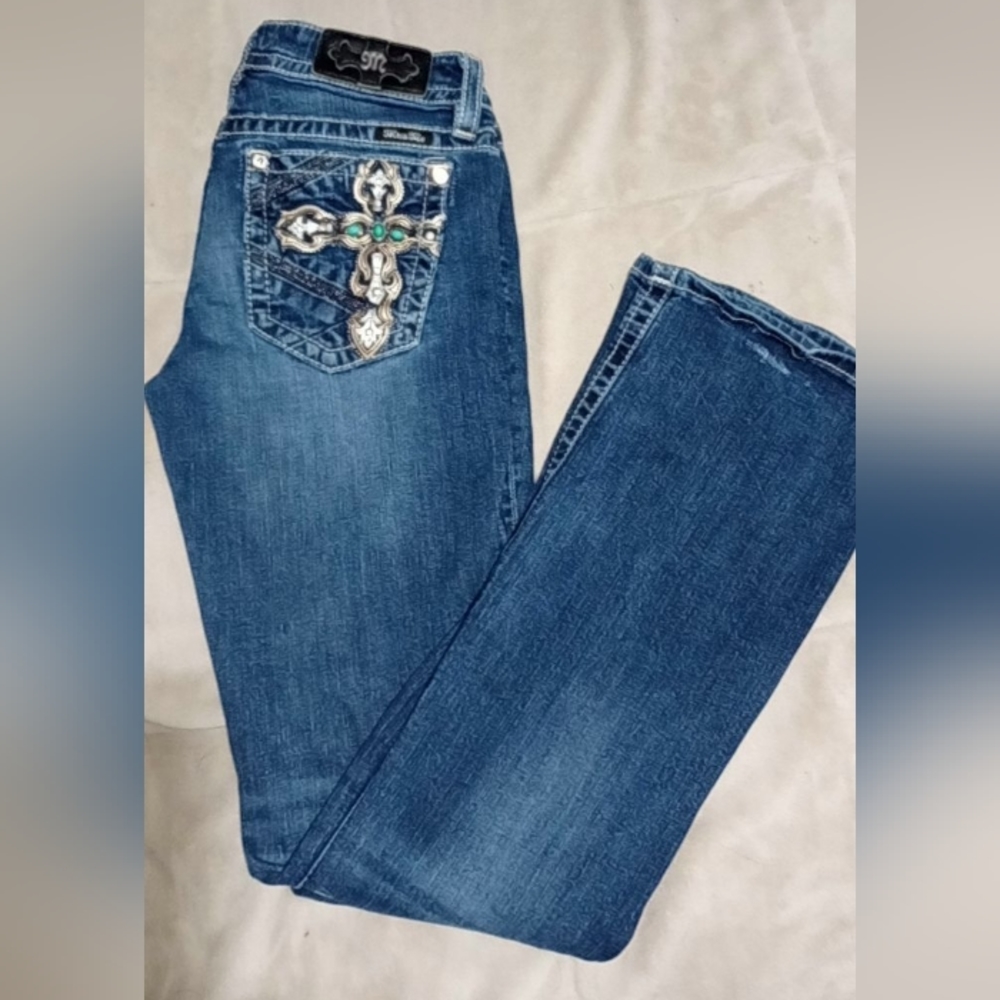 Low-rise bootcut jeans